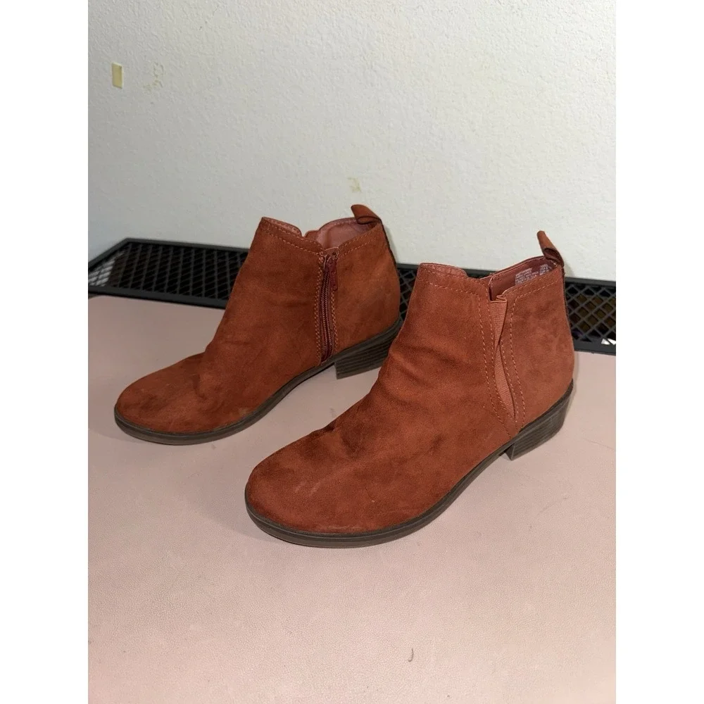 Time and‎ Tru Women's Ankle Boots Size 8 Rust Suede Zip Low Heel Booties